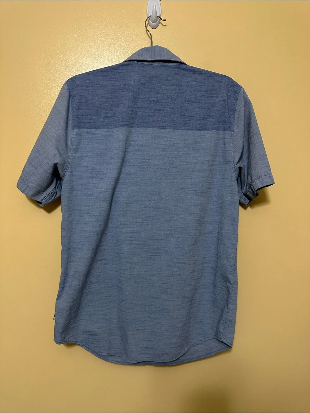 The North Face Block Me Short Sleeve Button Down Shirt Men M Blue Chambray
